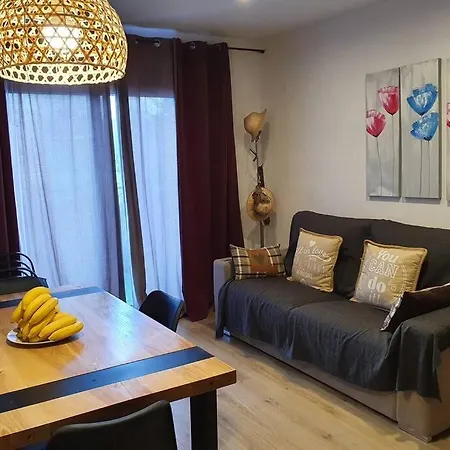 Bonito Piso Frente A La Playa Con Parking Privado. Apartment