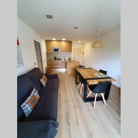 Bonito Piso Frente A La Playa Con Parking Privado. Apartment Empuriabrava