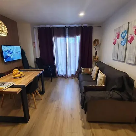 Bonito Piso Frente A La Playa Con Parking Privado. Appartement